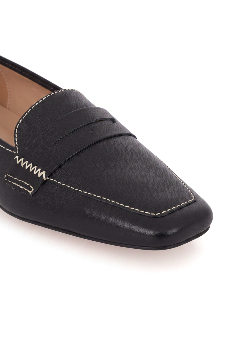 Cipó Black Leather Square-Toe Loafers – Flat