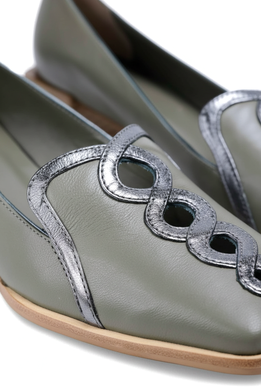 Cordía Olive Green Leather Loafers – Square Toe, 4cm Wooden Block Heel