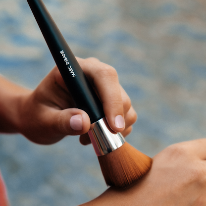 Le Triplet Black – Spray + Handschoen + Powder Brush