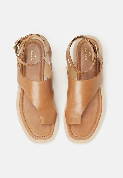 Paineira Caramel Leather Toe-Ring Flat Sandals